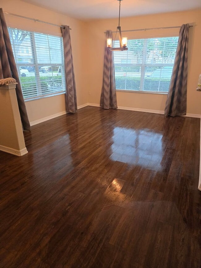 Building Photo - 3 Bedroom 2.5 Bath Treviso Townhome minute...