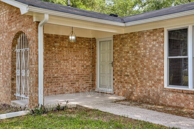 Building Photo - 3403 Ravenwood Dr