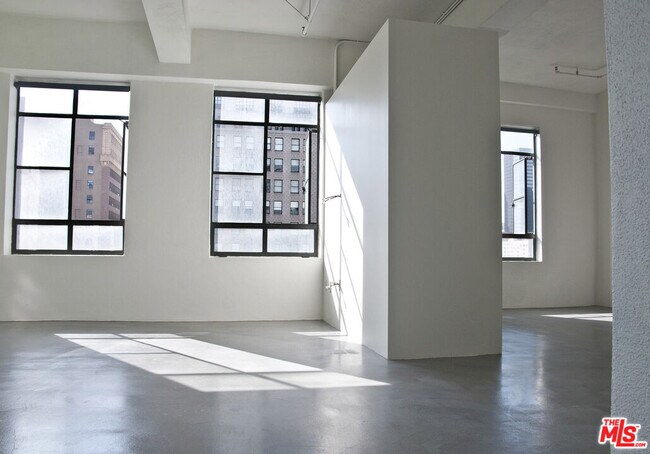 Foto del edificio - 849 S Broadway