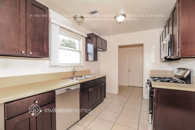 Building Photo - 10544 Densmore Ave