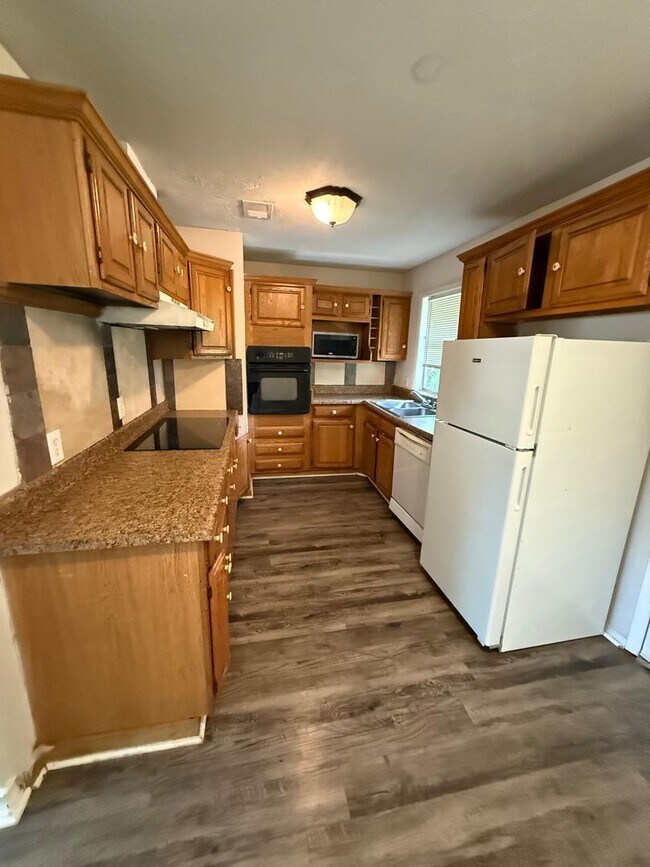 Foto del edificio - 323 Meadowbrook Ln