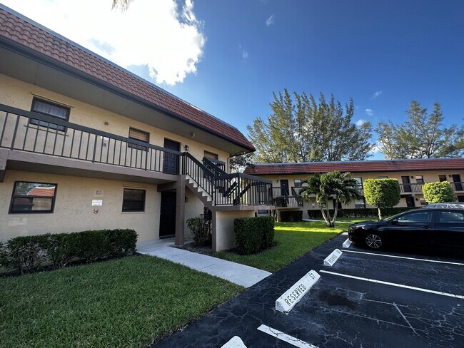 Building Photo - 21904 Lake Forest Cir