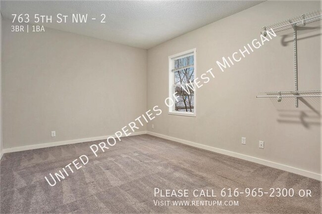 Building Photo - Available Now | 3 bed Upper Unit in West G...