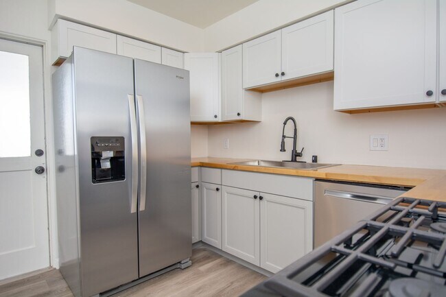 Foto del edificio - 4BR/2BA Home with Modern Updates/Private Y...
