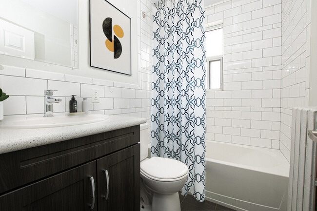 Building Photo - 1602 Bathurst Street