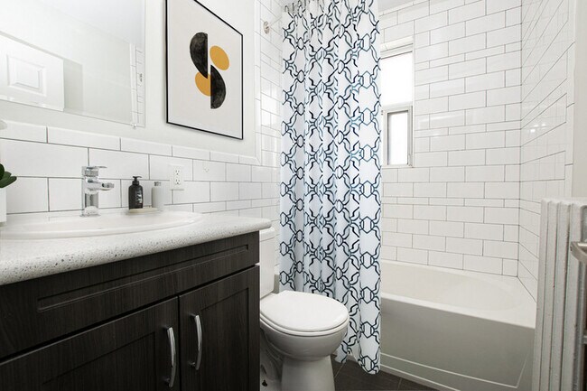 Photo du bâtiment - 1602 Bathurst Street