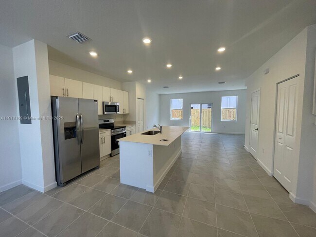 Foto del edificio - 1076 SE 2nd St