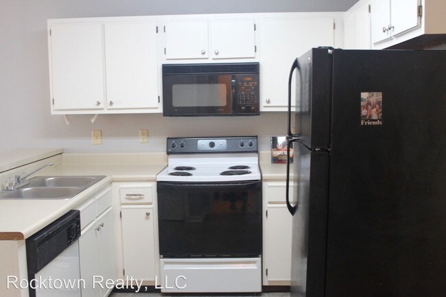 Building Photo - 4 br, 2 bath Room For Rent - 1462 Devon Lane