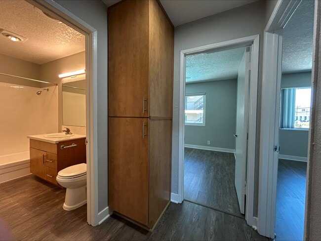 Interior Photo - The Circle Apartments at Long Beach