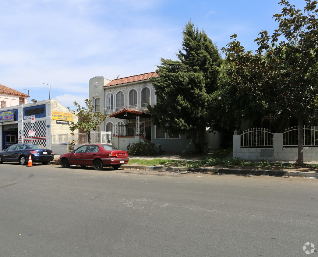 Building Photo - 314 S Catalina St