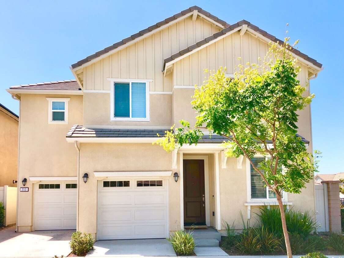 Primary Photo - Lovely Two-Story Home in the Beautiful Com...
