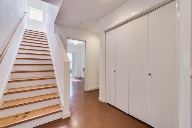 Building Photo - 21 N Ennis St