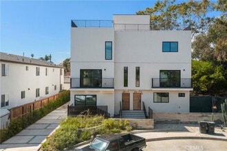 Building Photo - 2515 Alsace Ave