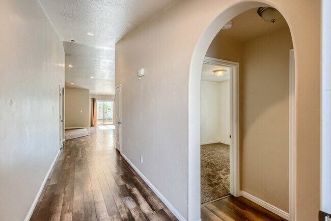 Foto del edificio - 943 North Redbridge Dr, North Salt Lake, U...