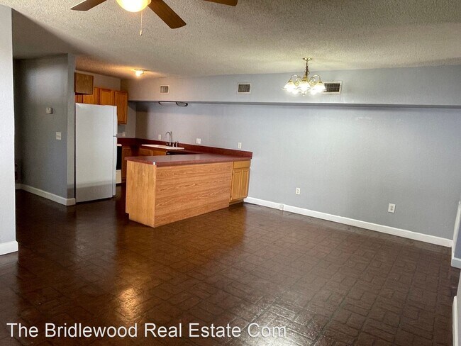 Building Photo - 2 br, 1 bath House - 305 N. Saint Clair Ab...