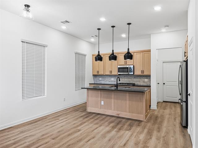 Foto del edificio - 721 Kerrville Ln