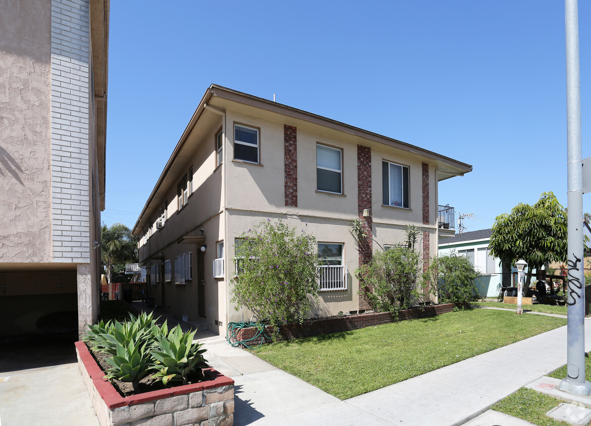 Foto principal - 4253 S Centinela Ave