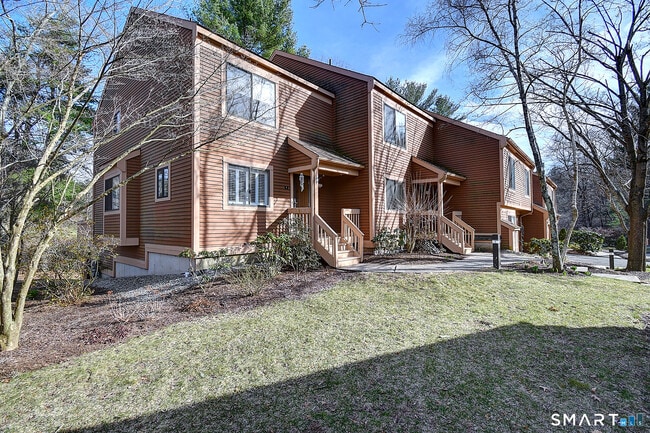 Building Photo - 2 Stonington Ct