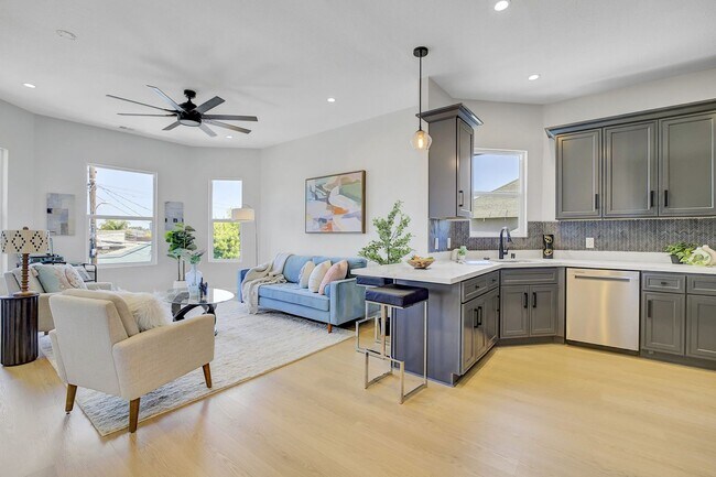 Foto del edificio - Stylish West Oakland 2/1 Flat - Completely Renovated.