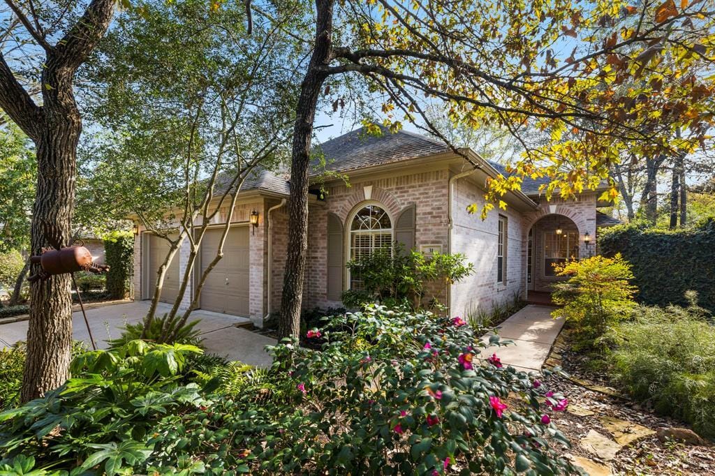 31 E Honey Grove Pl, The Woodlands, TX 77382 House for Rent in The