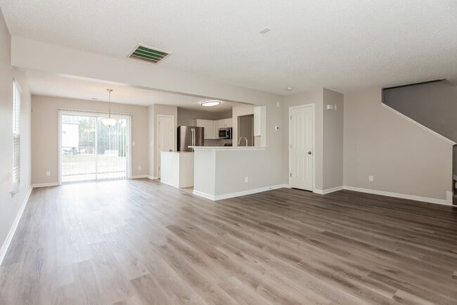 Building Photo - 9809 Holly Park Dr