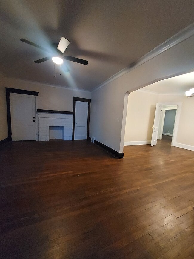 Sala de estar - 2793 Avondale Ave