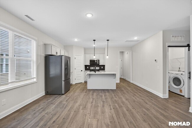 Foto del edificio - 87 Goldenrod Lp