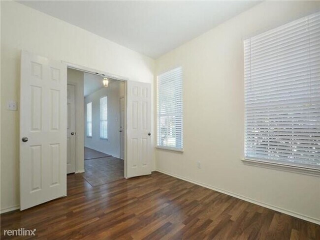 Building Photo - 3 br, 2.5 bath House - 4584 Mather