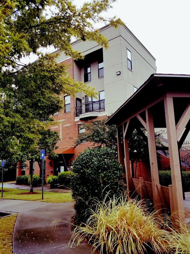 Building Photo - 898 Oak St SW