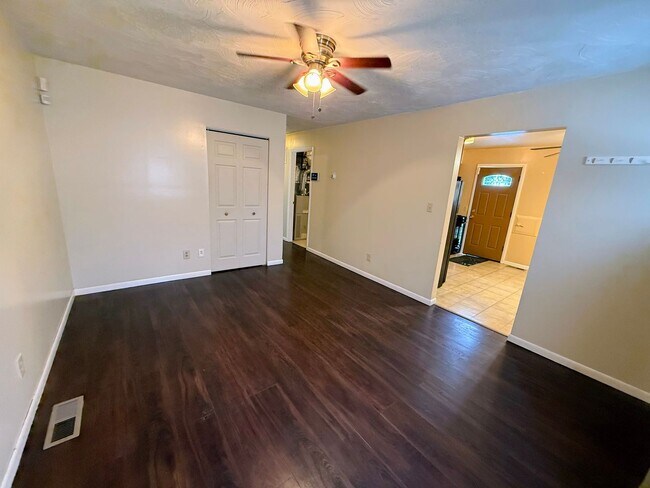 Foto del edificio - Well-maintained 3-bedroom, 1-bath home in Cleveland