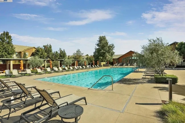 Building Photo - 833 Tranquility Cir