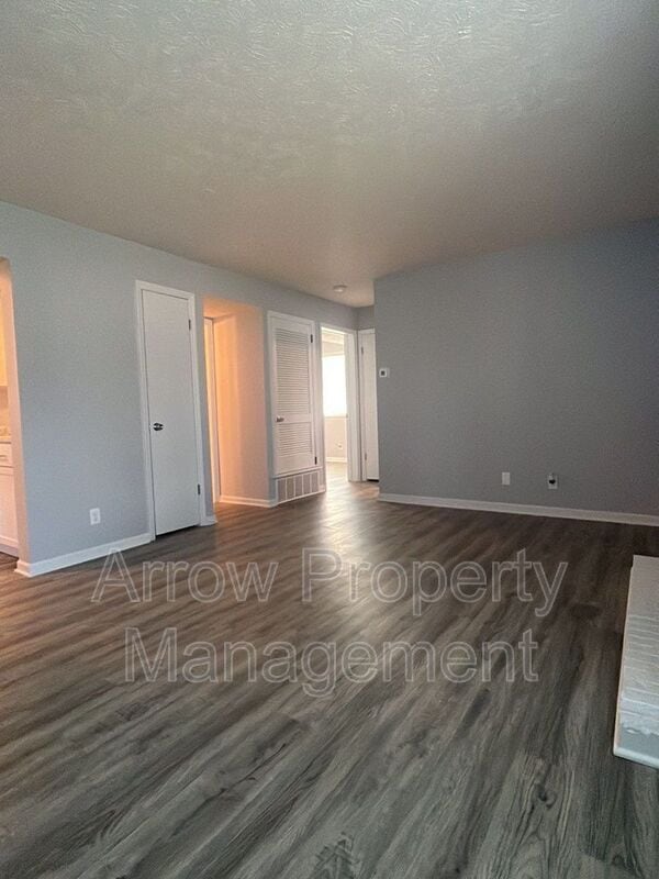 Building Photo - 660 S 20th St