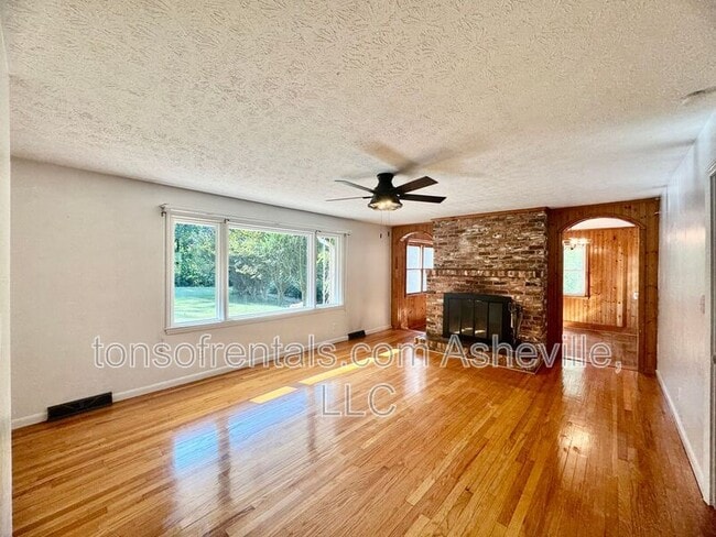 Foto del edificio - 1574 Lynn Rd