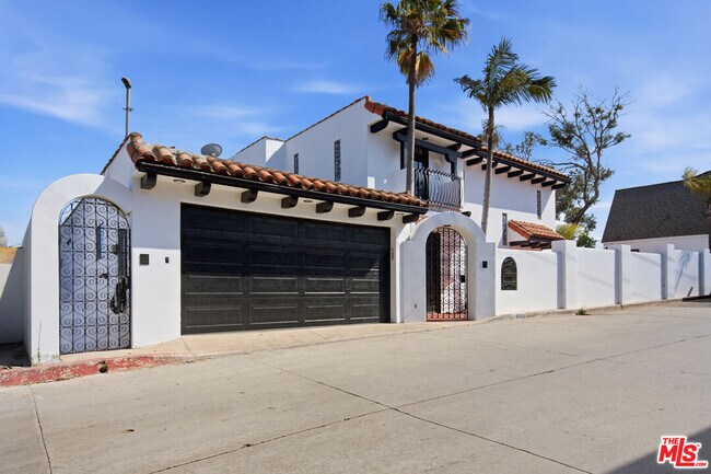 Building Photo - 8908 Appian Way