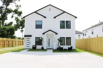 Building Photo - 5204 Gold St
