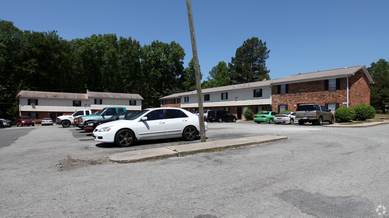 Charlestowne Apartments Apartments in Durham, NC