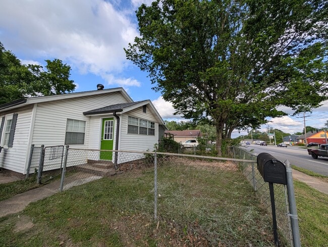 Foto del edificio - 1318 W Huntsville Ave