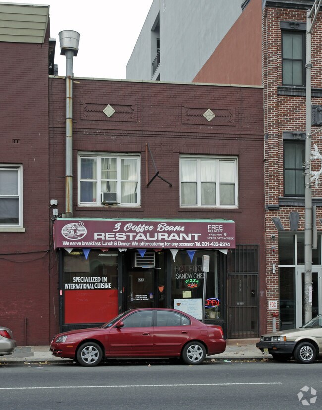 Building Photo - 256 Summit Ave