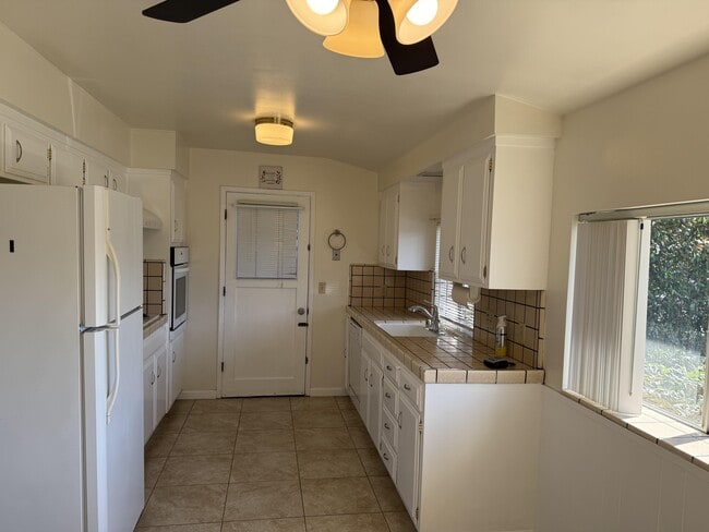 Building Photo - 583 Tahoe Terrace