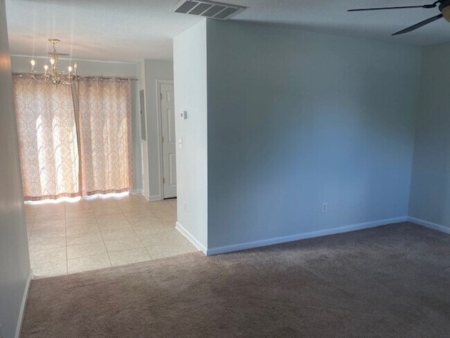 Foto del edificio - 4402 Betty Ln