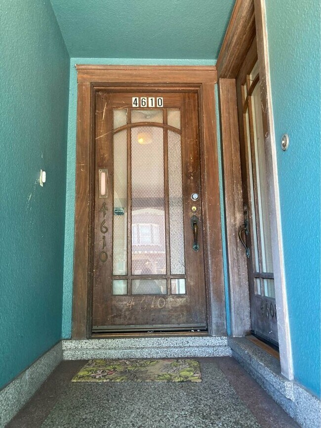 Building Photo - 4610 California St