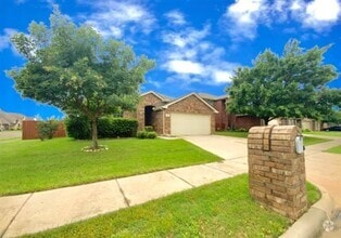 Building Photo - 421 Goldstone Ln