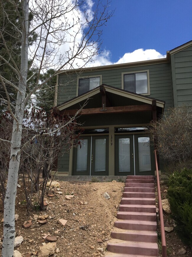 Building Photo - 1379 E Scarlet Dr