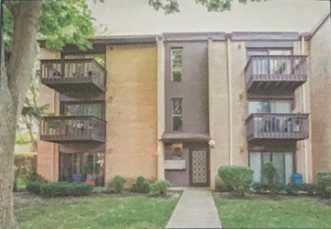 Building Photo - 1104 S Forums Ct