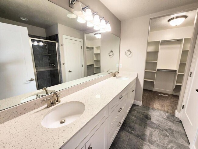 Foto del edificio - 277 E 1500 N St