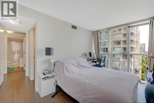 Photo du bâtiment - 8033 Saba Rd