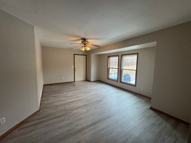 Building Photo - 2 Bedroom 1 bathroom Apartment in Wickliffe