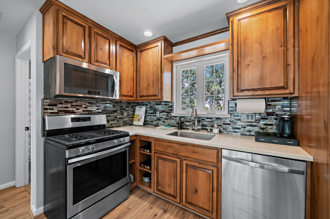 Building Photo - 5085 Lake Forest Dr