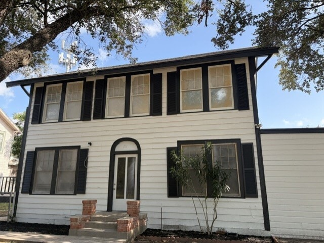Building Photo - 704 W Richard Ave