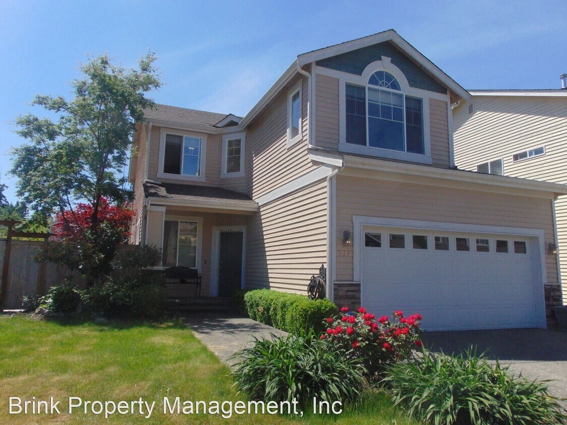 3 br, 2.5 bath House 924 183rd Pl SE House Rental in Bothell, WA